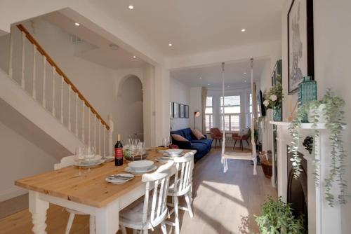 a dining room and living room with a table and chairs at Modern & homely 2-bed - close to BEACH in Bideford