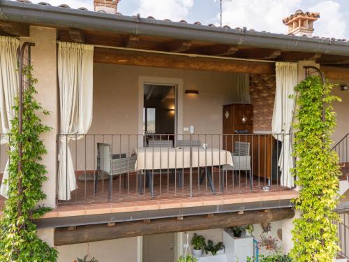 a balcony with a bed on top of a house at Dimora Bollicine in Colombaro