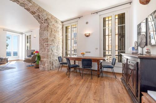 ETATS UNIS 892 - Spacious flat on Sea front wAC photo 3