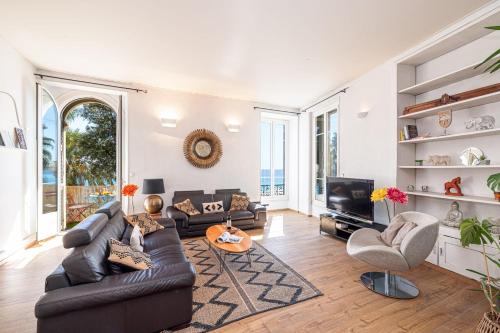 ETATS UNIS 892 - Spacious flat on Sea front wAC photo 2