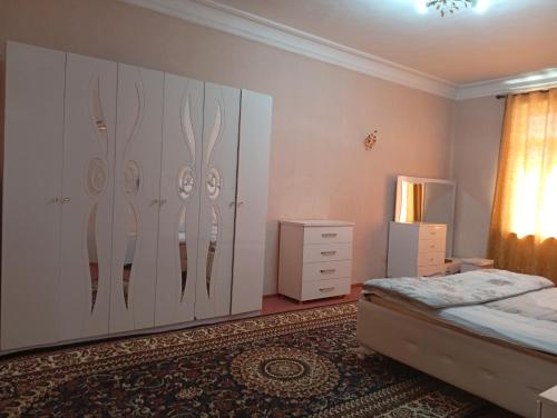 Giường trong phòng chung tại M Ameen