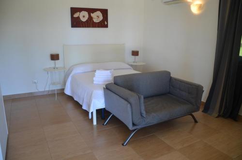 a bedroom with a bed and a chair at B&B casa73 in Cicerale