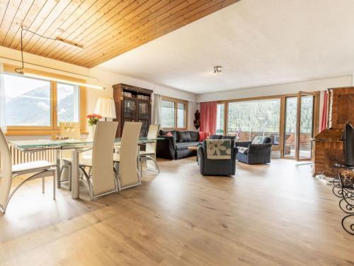 Apartment Chasa Vista Lischana by Interhome