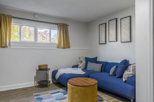 a living room with a blue couch and a table at 4BR World Cup Fan HQ SuperHost Close to Stadium in Pleasant Valley