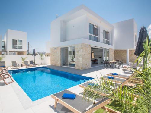 Holiday Home Protaras Vie Bleu Villa mit Pool- im Zentrum by Interhome