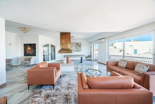 Luxe Penthouse, BBQ, jacuzzi, games, ocean view, Oura 2-min walk - By Seareen