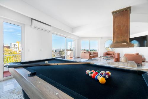 Luxe Penthouse, BBQ, jacuzzi, games, ocean view, Oura 2-min walk - By Seareen