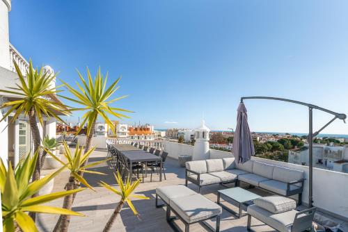 Luxe Penthouse, BBQ, jacuzzi, games, ocean view, Oura 2-min walk - By Seareen