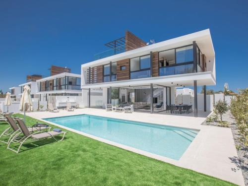 Holiday Home Geräumige Villa mit großem Garten und Pool by Interhome