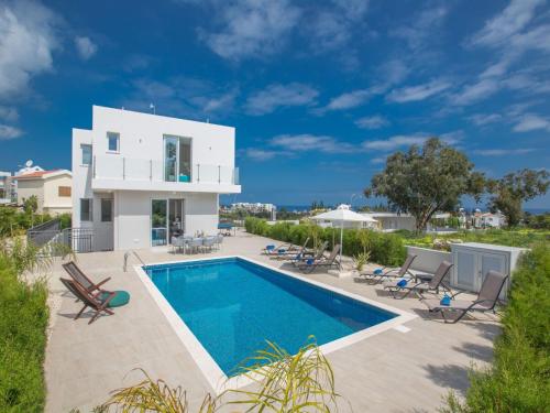 Holiday Home Schöne- topmoderne Ferienvilla auf Zypern by Interhome