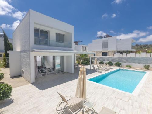 Holiday Home Greco Villa CCV4- 5-Schlafzimmer-Villa mit privatem Pool in Protaras Zentrum by Interhome