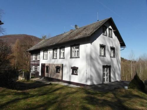 Holiday Home Traditionelles Haus- umgeben von Wäldern in Ralsko by Interhome
