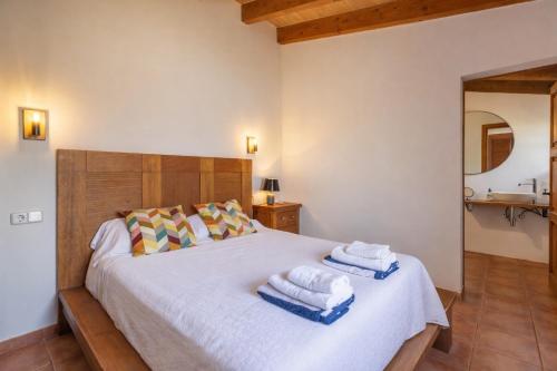 Villa Roma with pool and mountain views
