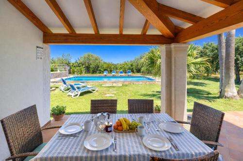 Villa Roma with pool and mountain views
