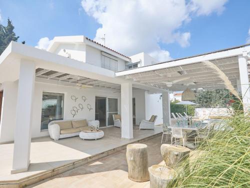 Holiday Home Protaras Serifos Villa SV7 100m vom Strand entfernt by Interhome