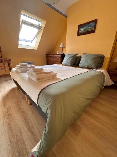 Llit o llits en una habitació de Gîte Le Penker