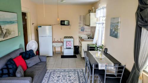 a living room with a couch and a kitchen at Fajardo Peaceful Place in Playa Sardinera