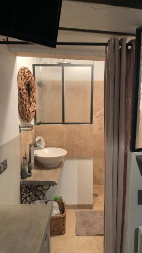 a bathroom with a sink and a window at Les Vergers des Maures in La Garde-Freinet