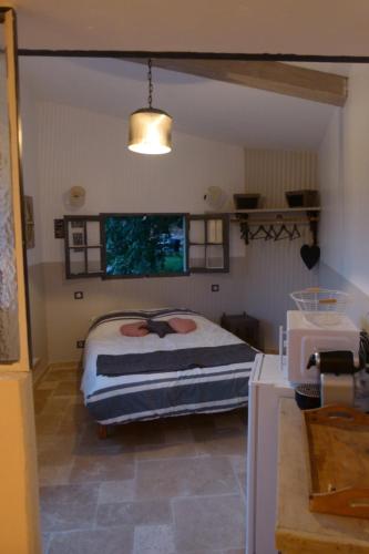 a bedroom with a bed in a room at Les Vergers des Maures in La Garde-Freinet