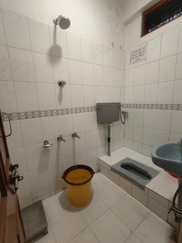 a bathroom with a sink and a toilet and a shower at Hotel Priyanka - 750 metres from nakki lake Near Bus Stand in Mount Ābu
