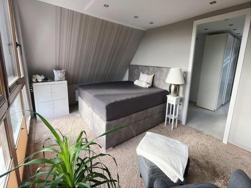 a bedroom with a bed and a table and a chair at Lieblingsplatz Appartement in Seelitz