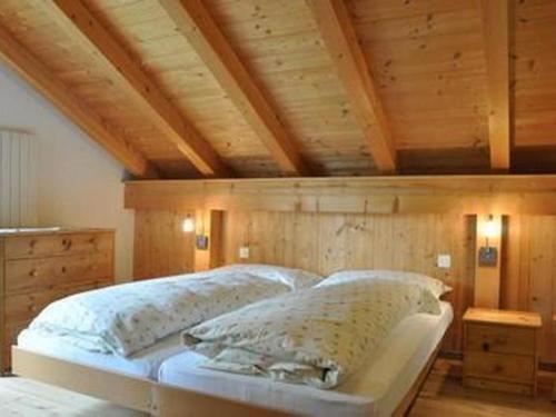 Apartment Chesa Semnadur H8 by Interhome