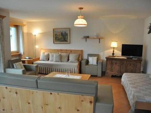 Apartment Chesa Sunasain V8 by Interhome