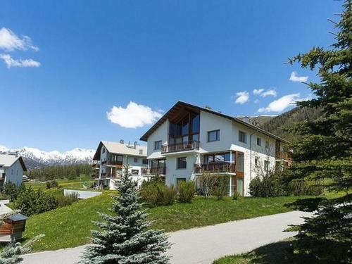 Apartment Chesa Rosatsch by Interhome