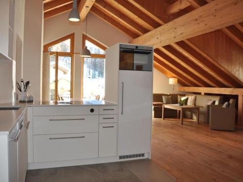 Apartment Chesa Sunasain V11 by Interhome