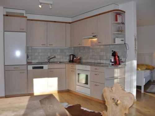 Apartment Chesa Sunasain V5 by Interhome