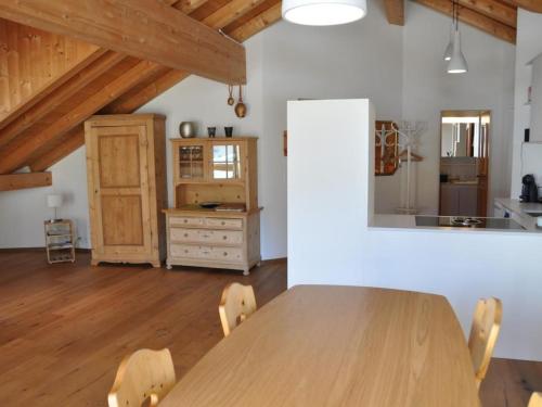 Apartment Chesa Sunasain V11 by Interhome