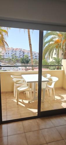 Apartment with pool view - Castle Harbour Los Cristianos