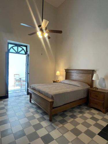 a bedroom with a bed and a ceiling fan at Apartamento 25 Centrico Chapala in Chapala