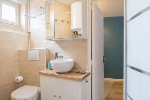 Parisian Charm Studio - Ideal Stay for 3 Guests