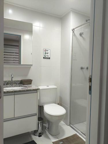 a white bathroom with a toilet and a shower at Studio Flat - Guarulhos -Airport Aeroporto - Bosque Maia - Cidade Maia in Guarulhos