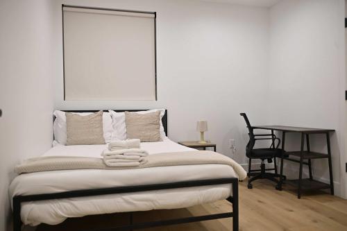 a bedroom with a bed with a chair and a desk at Calm Luxe Ensuite Room near USC-Shared Home in Los Angeles