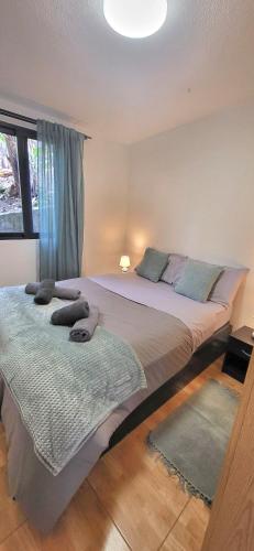 a bedroom with a large bed and a window at Casa Vereda do Calhau - With barbecue in Campanário