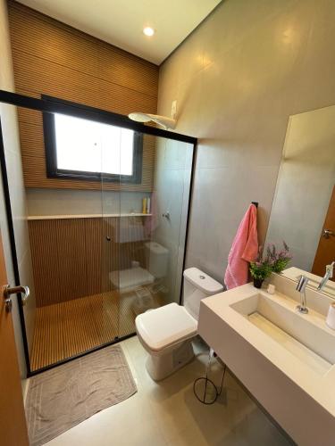 a bathroom with a shower and a toilet and a sink at Casa represa Piracaia in Piracaia
