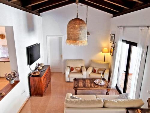 Holiday Home Komfortables Ferienhaus in Corralejo mit privatem Garten und beheiztem Pool by Interhome