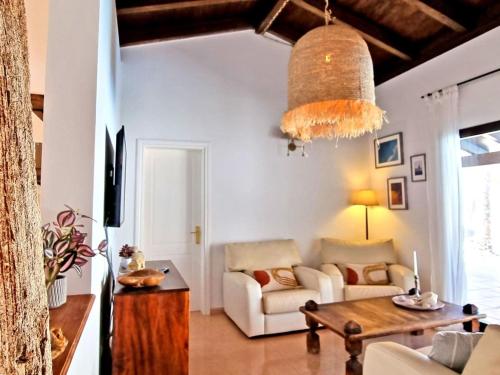 Holiday Home Komfortables Ferienhaus in Corralejo mit privatem Garten und beheiztem Pool by Interhome