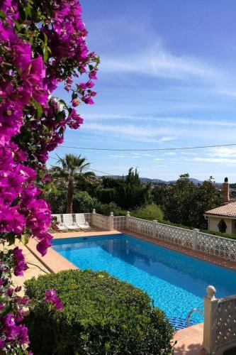 Holiday Home mit privatem Pool und Meerblick by Interhome