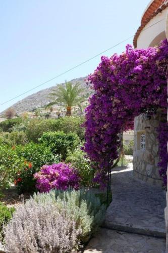 Holiday Home mit privatem Pool und Meerblick by Interhome
