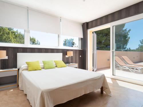 Holiday Home Haus mit Garten und Seeblick in Port d'Alcúdia by Interhome