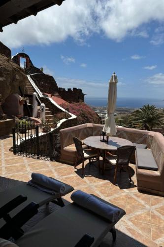 Holiday Home Schlafen in einer vulkanischen Höhle by Interhome