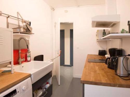 Apartment Zimmer mit Badezimmer by Interhome