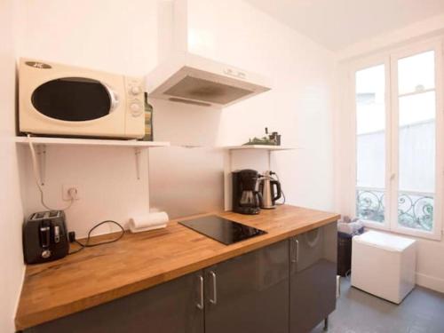 Apartment Zimmer mit Badezimmer by Interhome