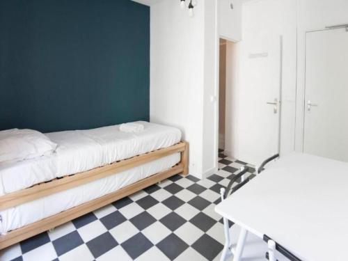 Apartment Zimmer mit Badezimmer by Interhome