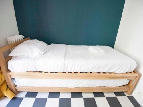 Apartment Zimmer mit Badezimmer by Interhome