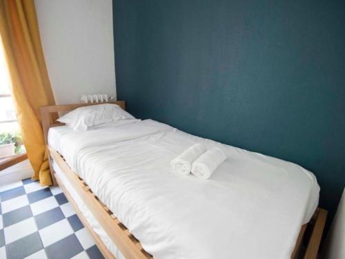 Apartment Zimmer mit Badezimmer by Interhome