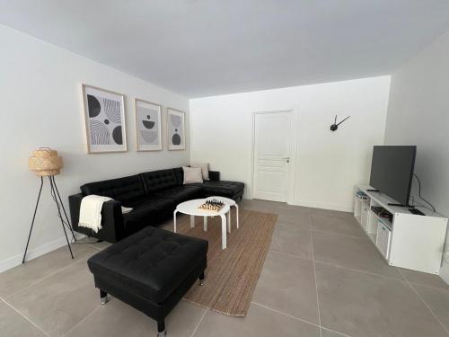 Elegant 3-BR Cannes Garden Condo - 5 Min Walk to Beach - behind Martinez